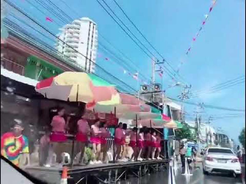 Featured image of post 泼水节