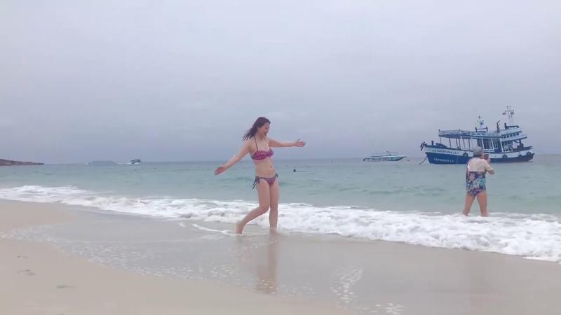 Featured image of post 金沙岛阳光沙滩美女比基尼